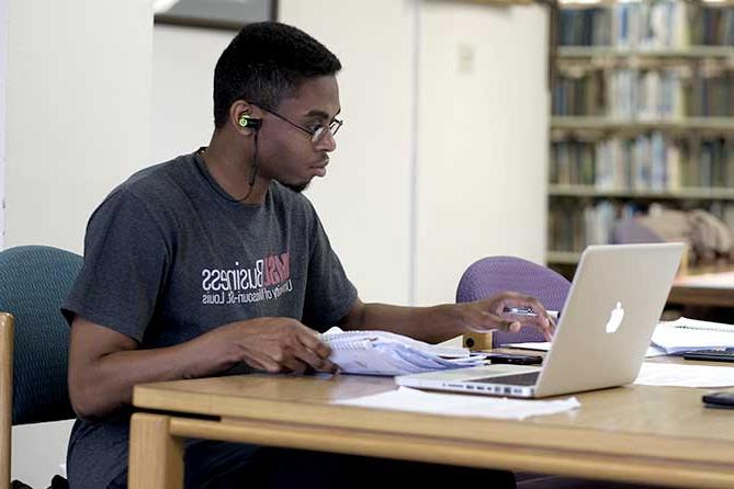 UMSL student studying in library